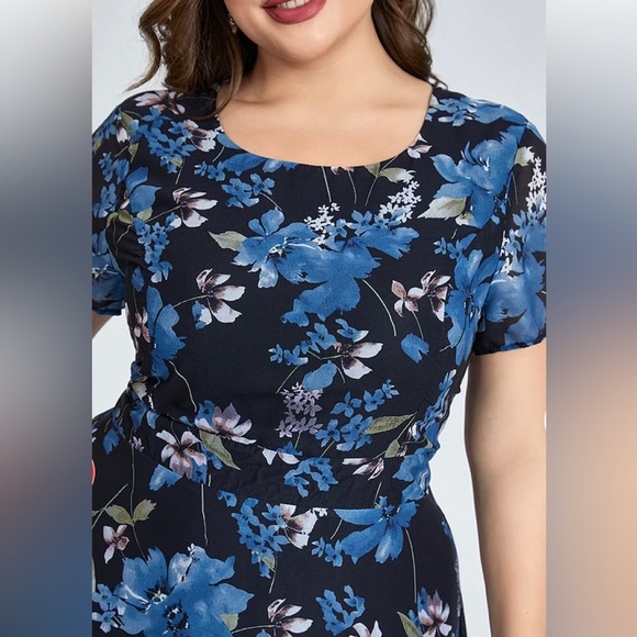 Flycurvy NWT Maxi lined Dress in a beautiful Navy colorful Print. - Picture 2 of 11